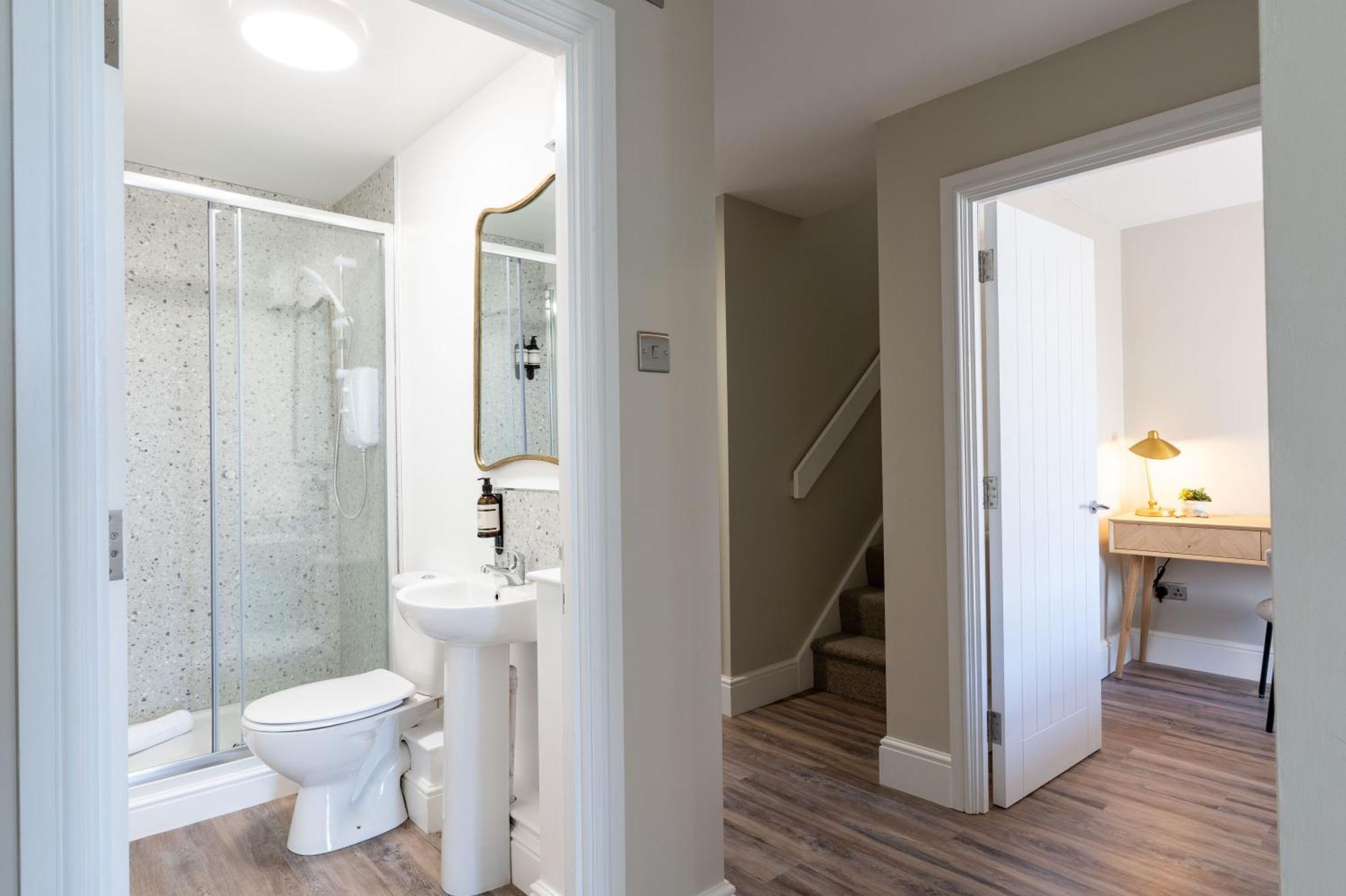 Wellington Place I Your Apartment Bristol Bagian luar foto