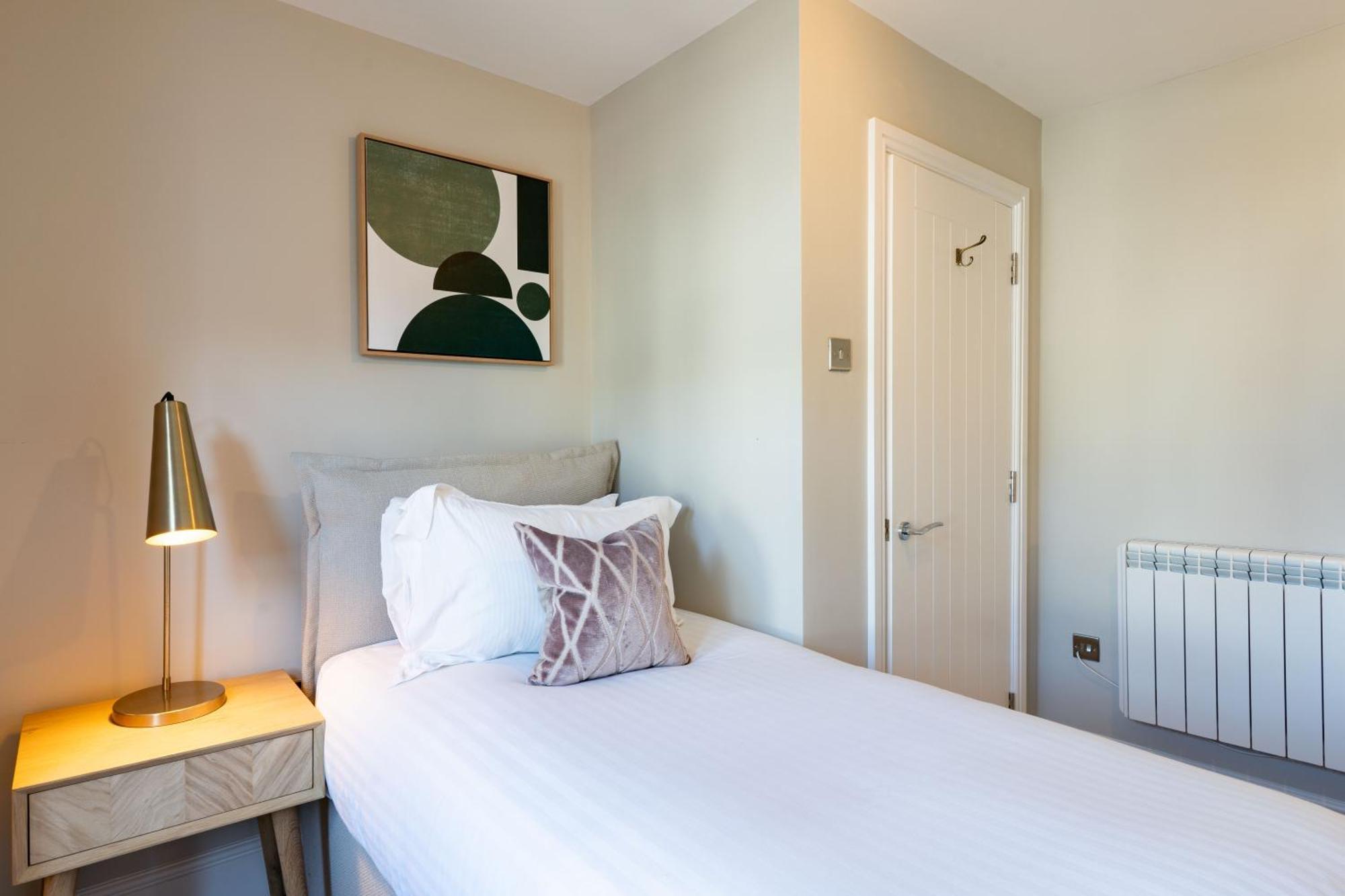 Wellington Place I Your Apartment Bristol Bagian luar foto