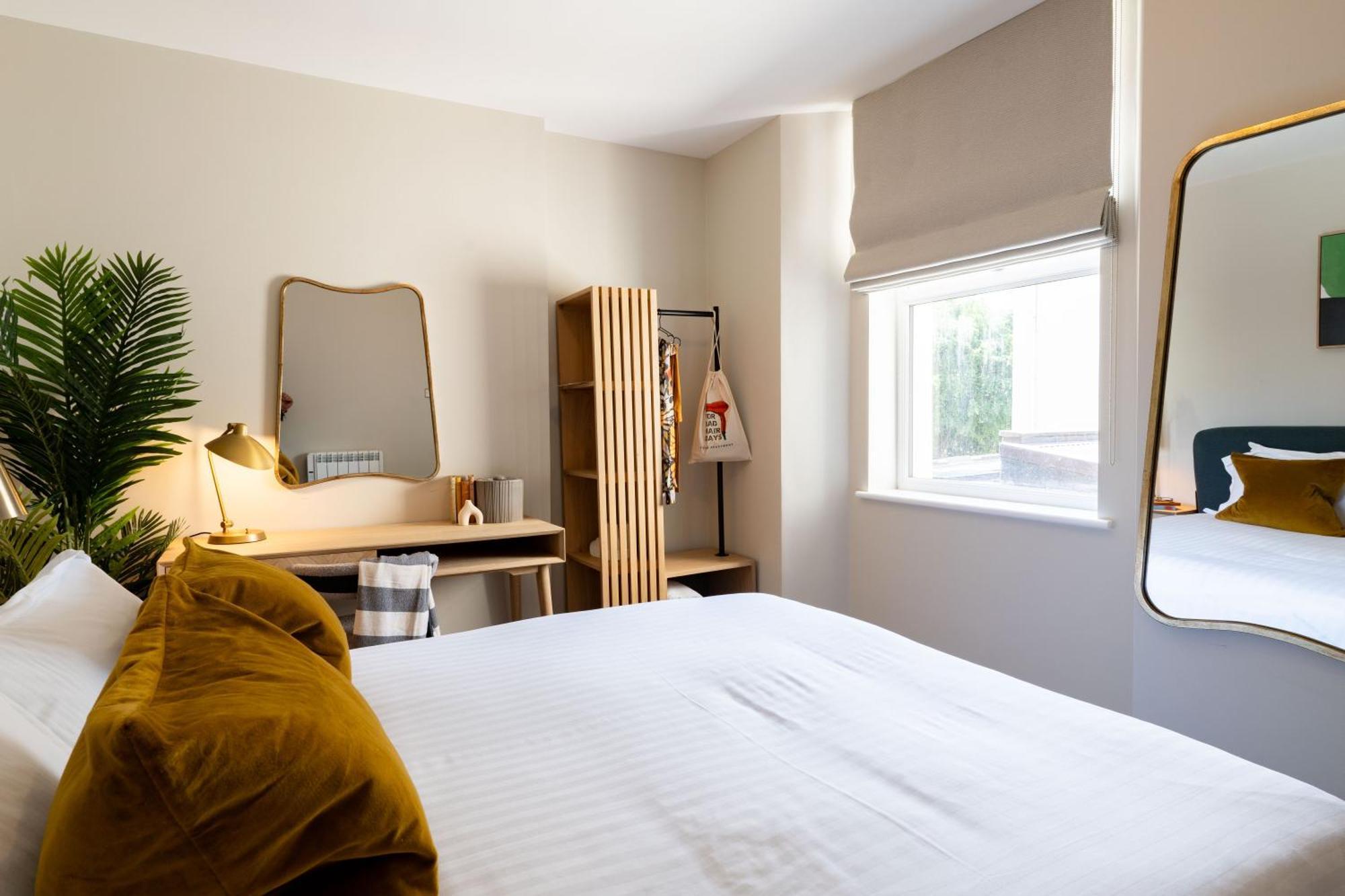 Wellington Place I Your Apartment Bristol Bagian luar foto