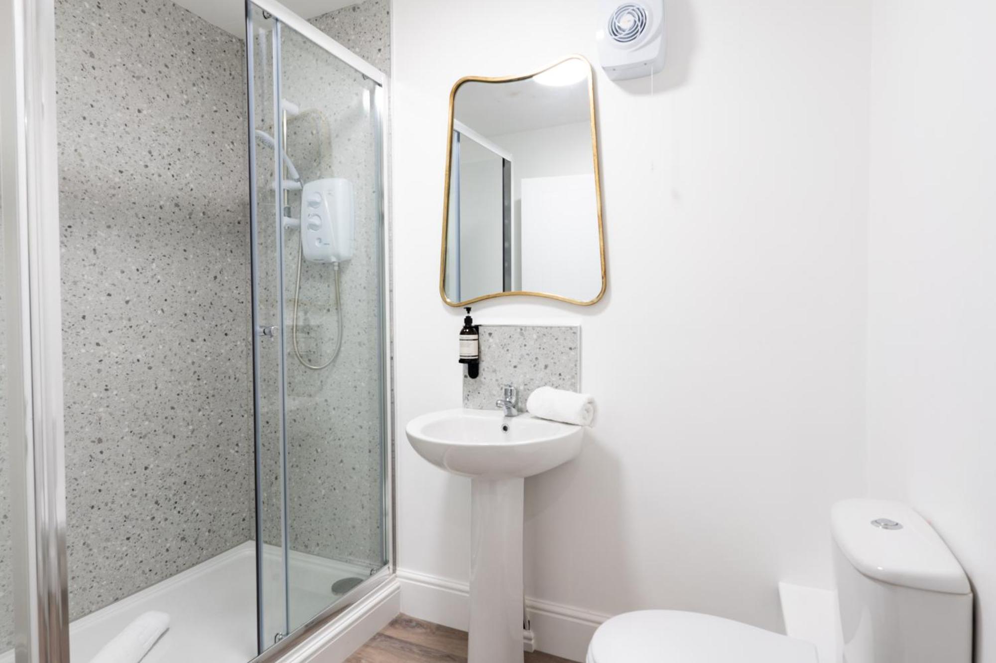 Wellington Place I Your Apartment Bristol Bagian luar foto