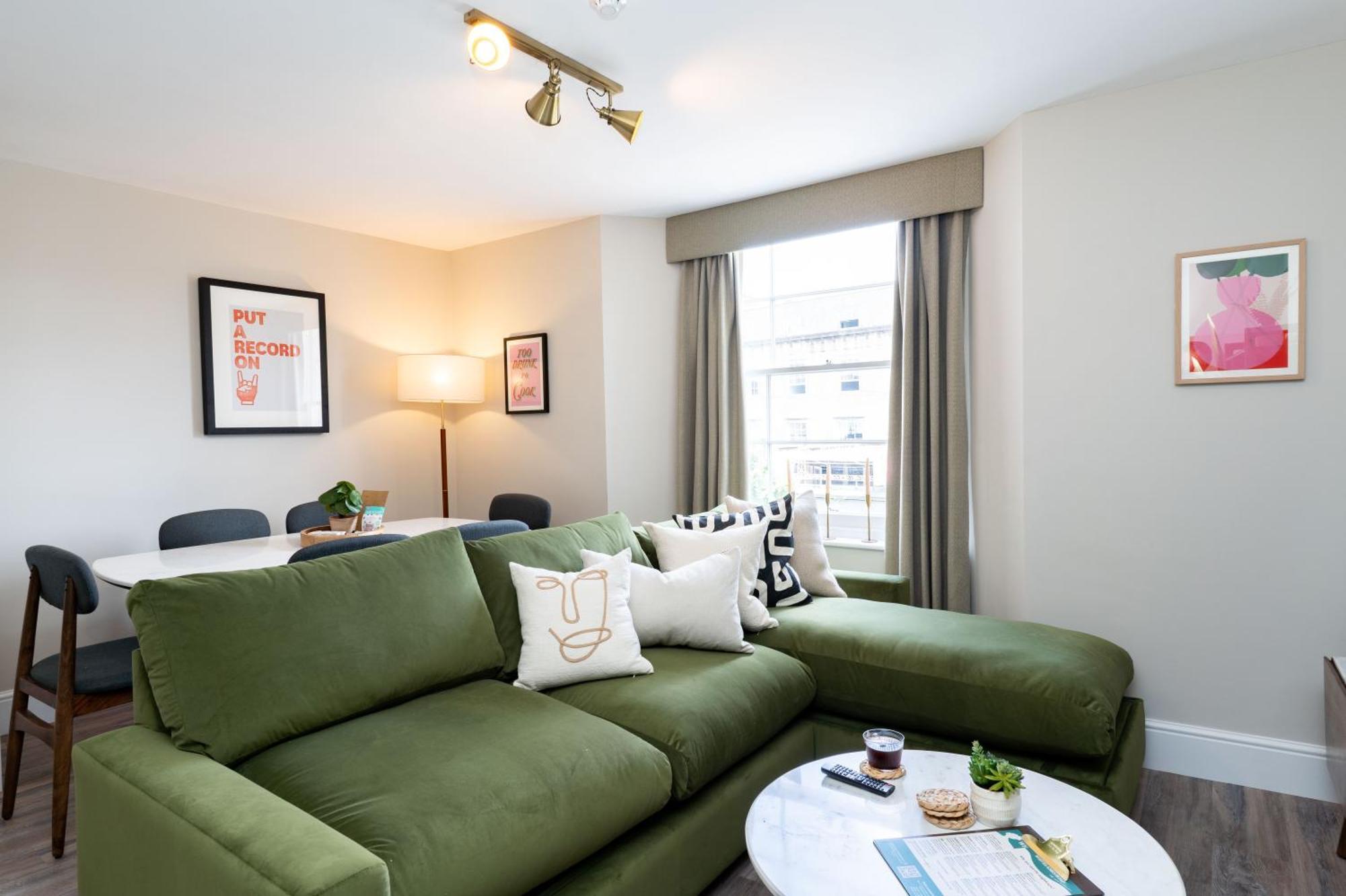 Wellington Place I Your Apartment Bristol Bagian luar foto