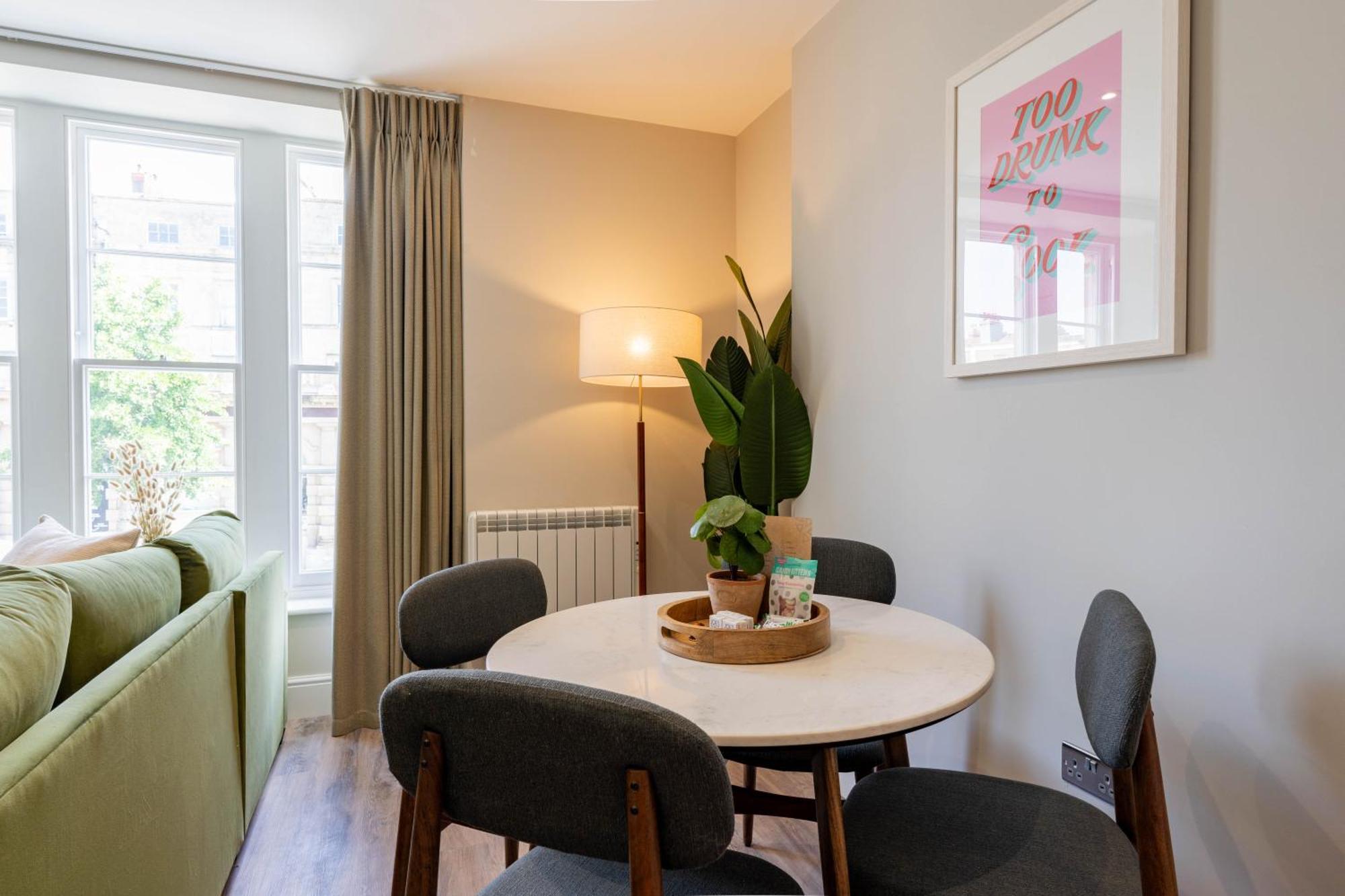 Wellington Place I Your Apartment Bristol Bagian luar foto