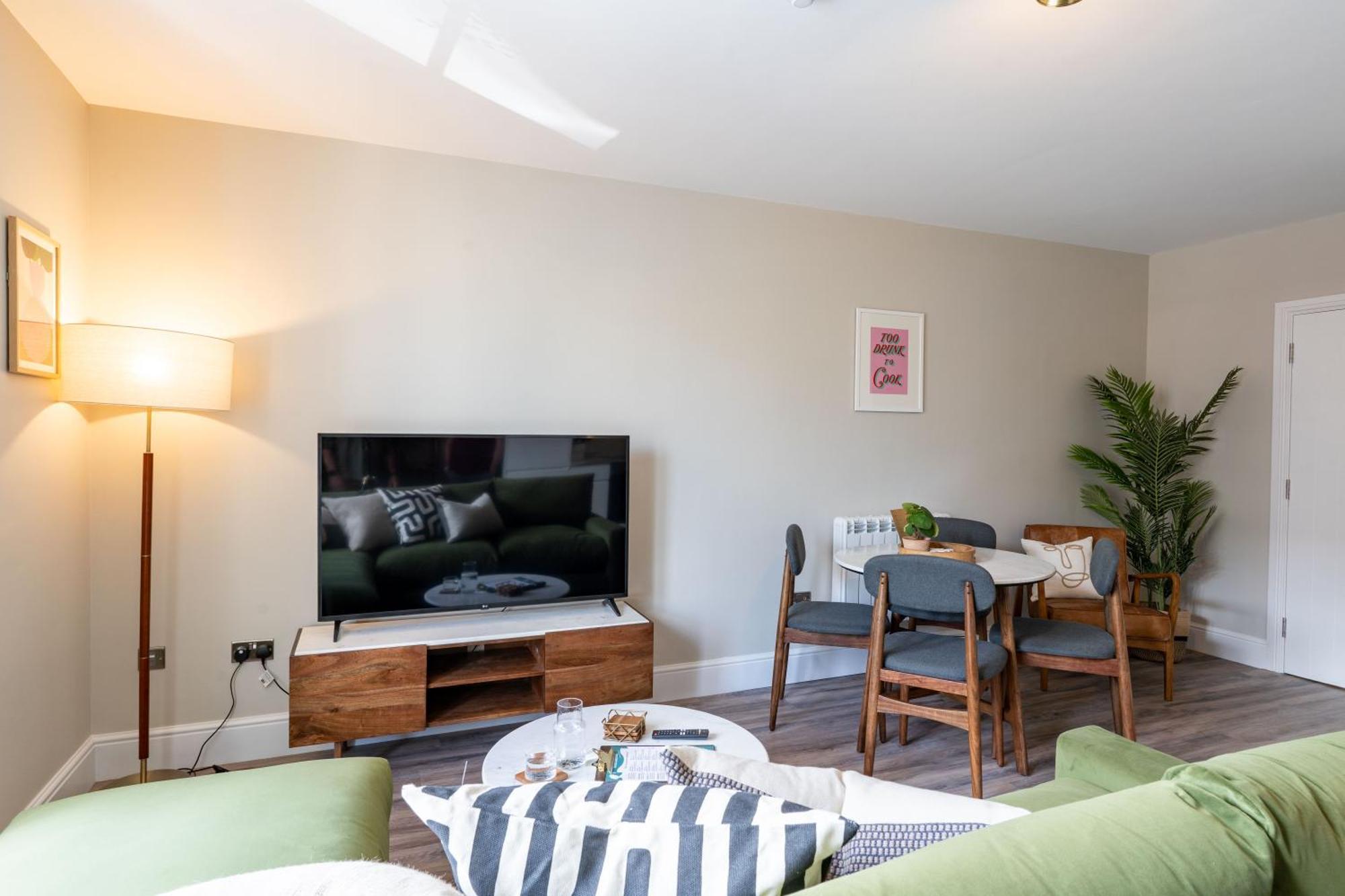 Wellington Place I Your Apartment Bristol Bagian luar foto