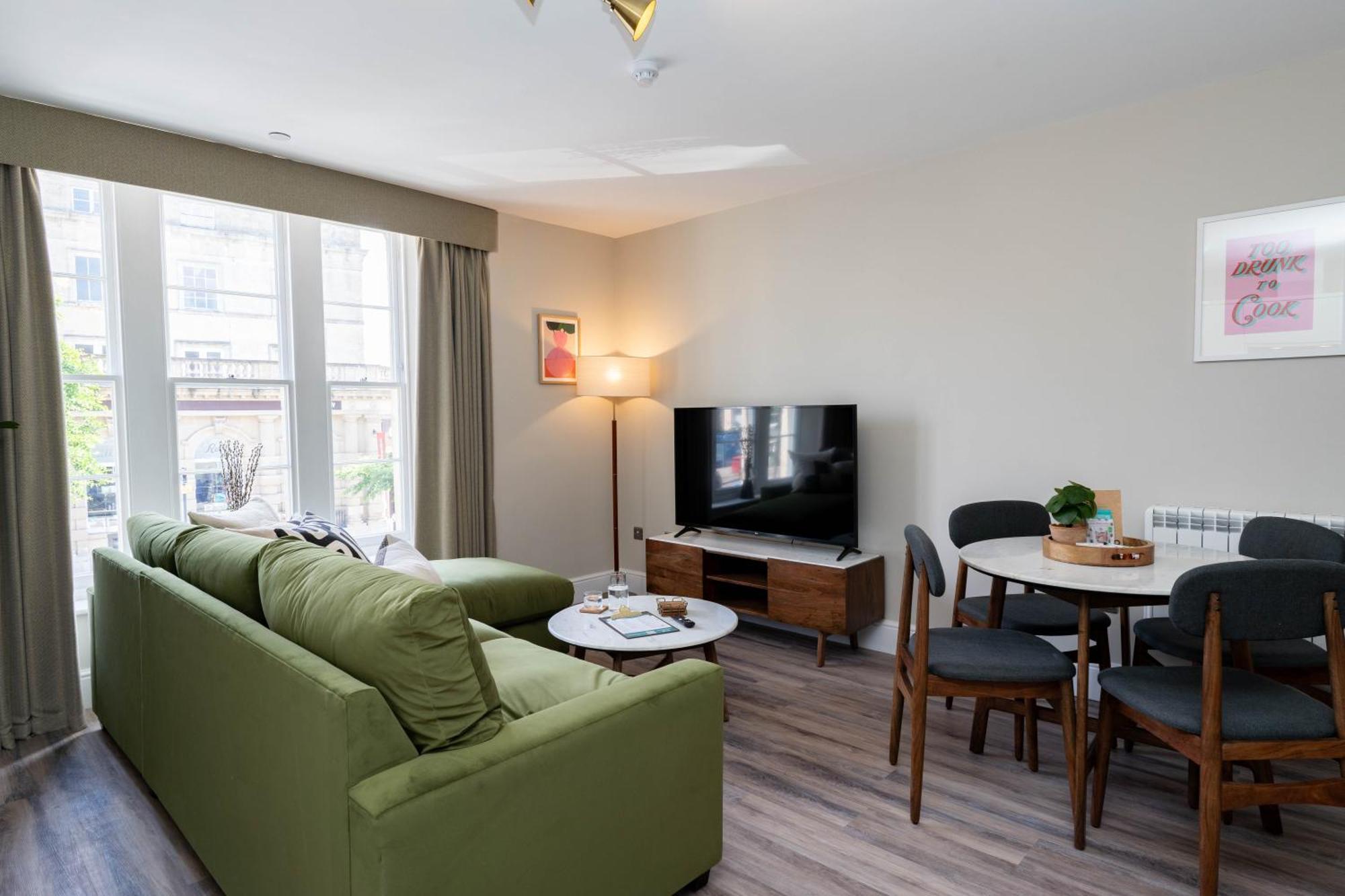 Wellington Place I Your Apartment Bristol Bagian luar foto